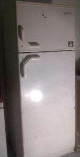 Large Kelvinator Refrigerator / Freezer (***Not working***)