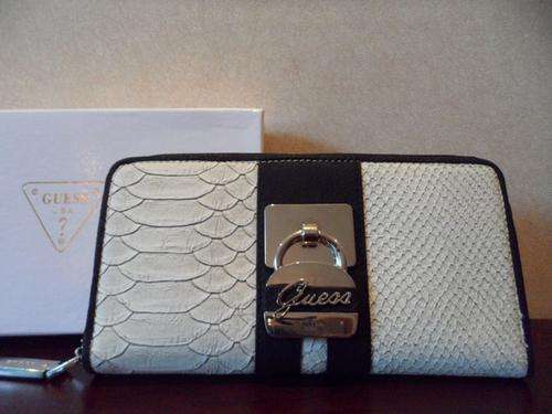 GORGEOUS BRAND NEW GUESS WALLET!!!