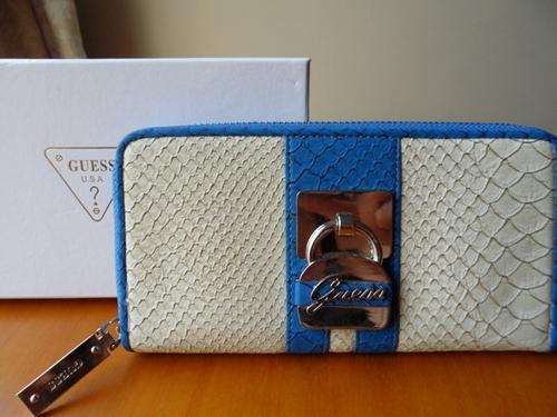 TRENDY BRAND NEW GUESS WALLET!!!!