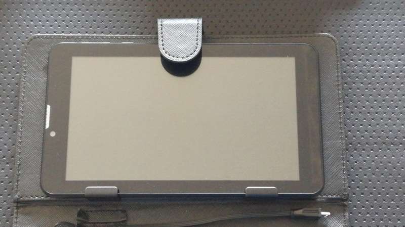 Brand New Store Demo, Verssed 7" Tablet With Keyboard Case. Dual Sim cards + Micro Sd Card