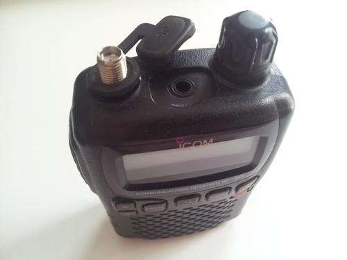 Top with 3.5mm headphone jack