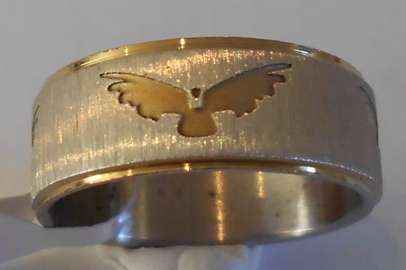 BRUSHED STAINLESS STEEL RING WITH EAGLE MOTIF - SIZE 9