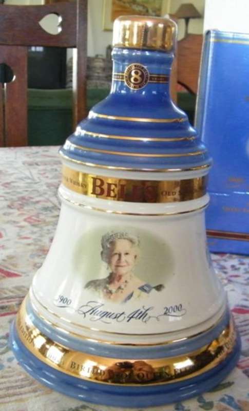 BELLS SCOTCH WHISKEY DECANTER  COMMEMORATING THE 100th BIRTHDAY OF THE QUEEN MOTHER