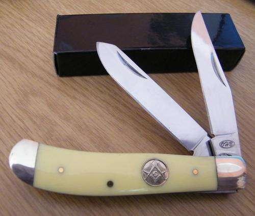 Old Henry Masonic Trapper ~ Smooth Yellow Handle