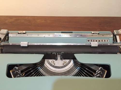 olivetti lettera 32 typewriter