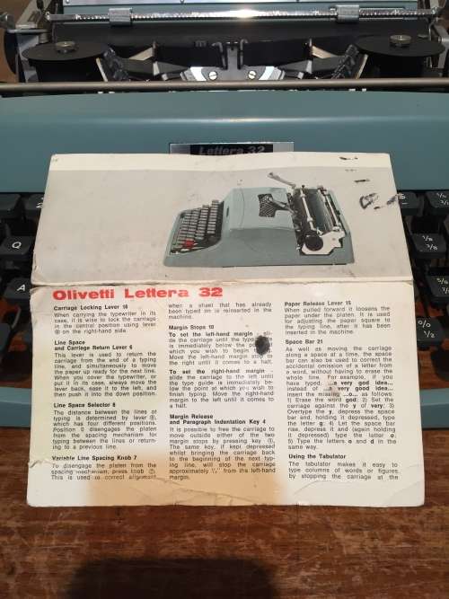 olivetti lettera 32 typewriter