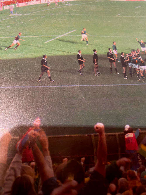 RUGBY WORLD CUP 1995 SHOSHOLOZA PHOTO SIGNED BY PHOTOGRAPHER GILES RIDLEY