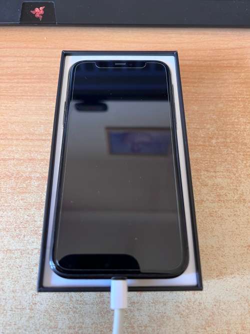R1.00 start, no reserve! - Iphone 11 PRO 64 GB Space Gray A2215