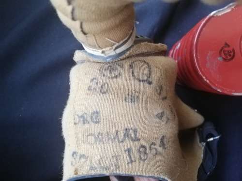 WW2 British/Canadian Gas mask and bag. U.D.F. issue.