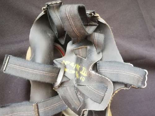 WW2 British/Canadian Gas mask and bag. U.D.F. issue.