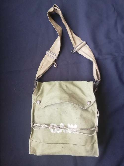WW2 British/Canadian Gas mask and bag. U.D.F. issue.