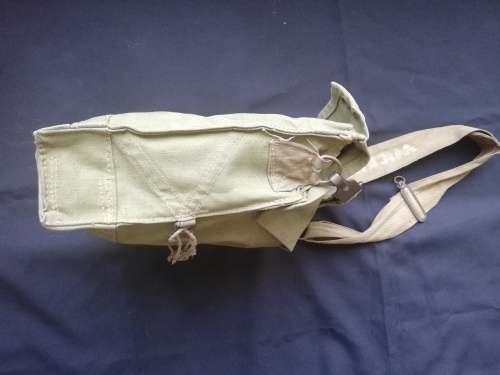 WW2 British/Canadian Gas mask and bag. U.D.F. issue.