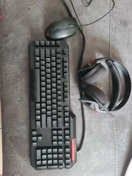 Hp omen gaming bundle. Mindframe headsets Rgb with keyboard and mouse.