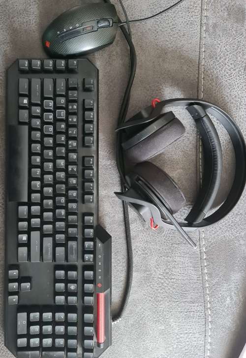 Hp omen gaming bundle. Mindframe headsets Rgb with keyboard and mouse.