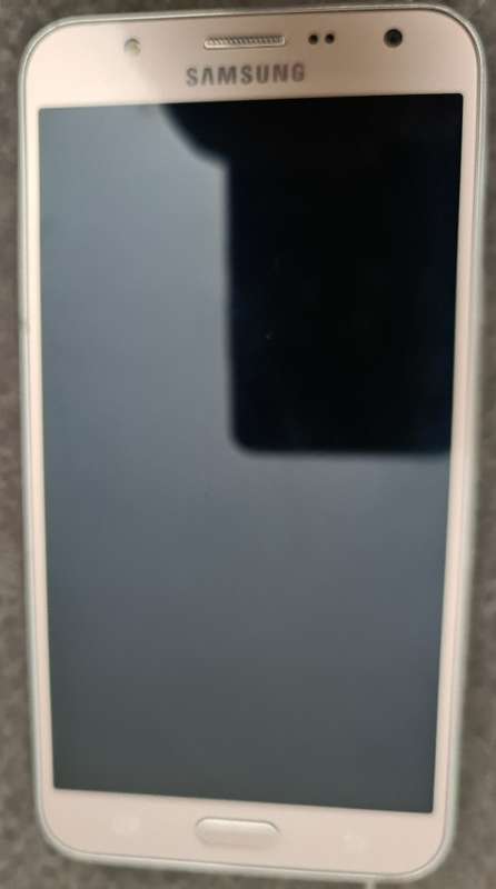 Samsung J7 cellphone