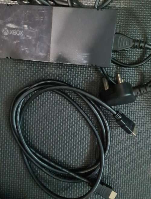 Xbox One 500gb with 3 games.