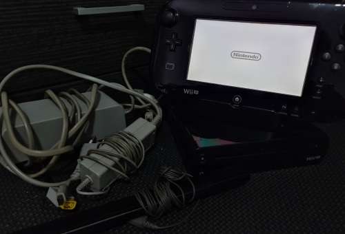 Nintendo Wii U Deluxe edition console with Gane pad and all cables