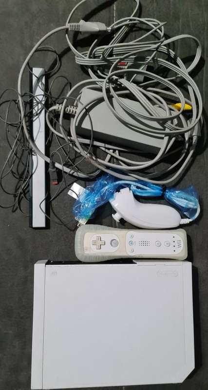 Nintendo Wii Complete. Tested, works 100 percent.