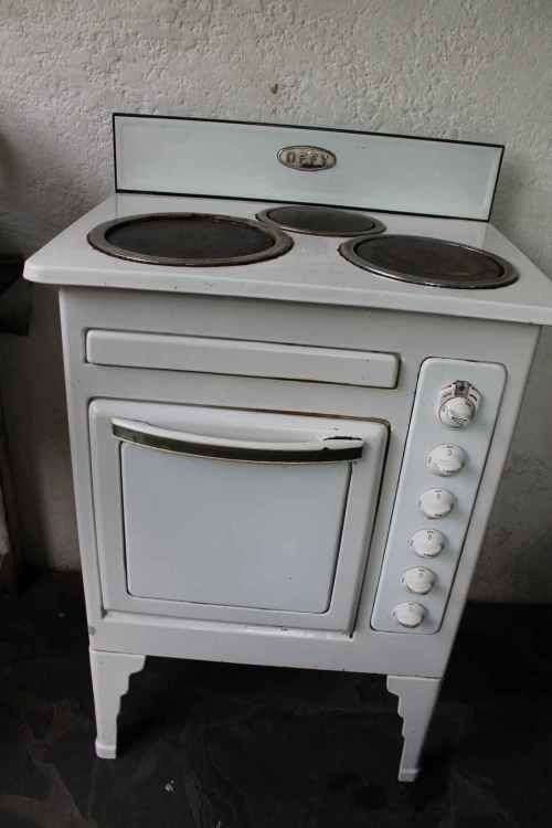 Stove Defy Enamel Four Legs