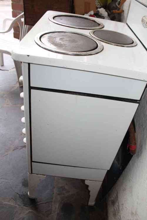 Stove Defy Enamel Four Legs