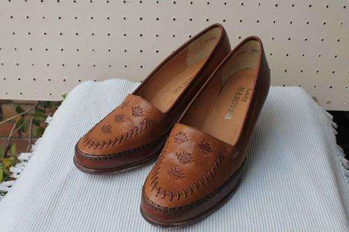 Ladies Leather Shoes by Lady Hanover