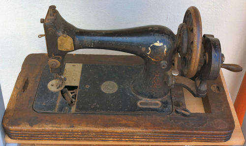 Biesolt & Locke - Ward ANTIQUE SEWING MACHINE