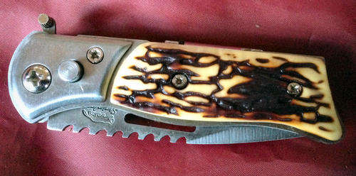 KNIFES