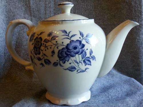 Blue and white floral Nagai porcelain teapot