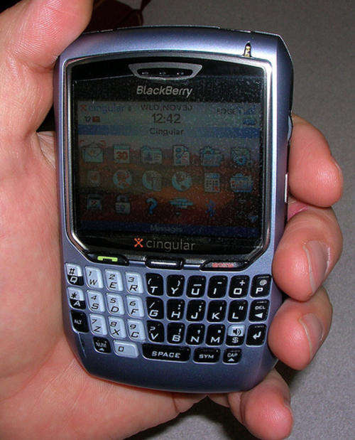 GENUINE Blackberry 8700 - UNLOCKED / SIM FREE + charger