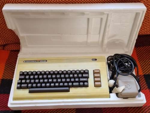 VIC-20 Color Computer (in-) Complete Starter Pack