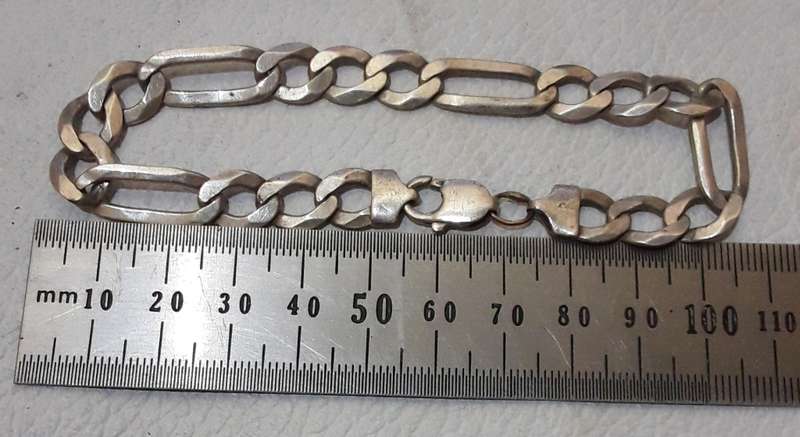 Heavy .925 mens Bracelet. (needs link repair 18.0 gr.)