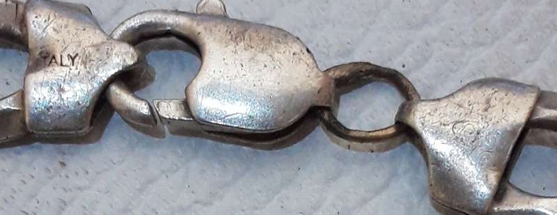 Heavy .925 mens Bracelet. (needs link repair 18.0 gr.)