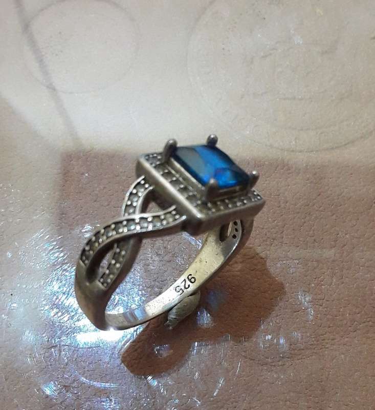 Vintage .925 Silver Ladies ring