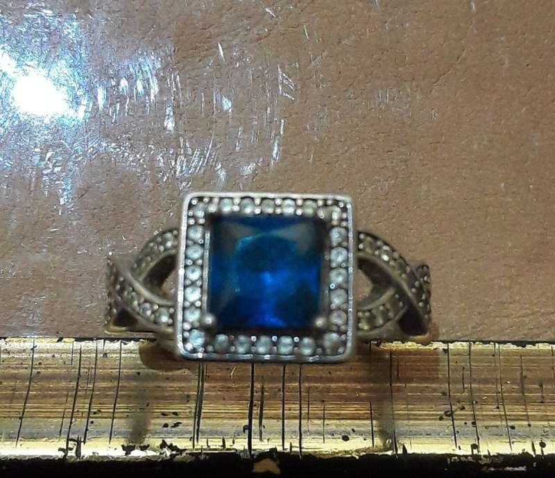 Vintage .925 Silver Ladies ring