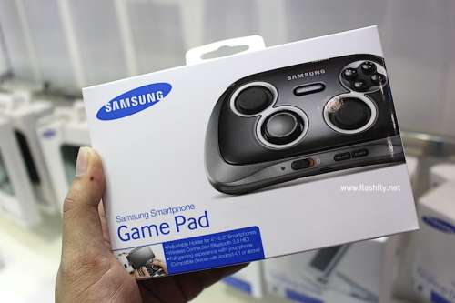 SAMSUNG GAME PAD - EXCELLENT CONDITION - NEW CONDITION - COMPLETE WITH BOX