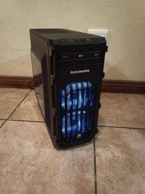 Corsair Gaming Desktop, Core i7 4770 16GB RAM, 2TB HDD, Nvidia Quadro 4GB GDDR5 Graphics, Wifi