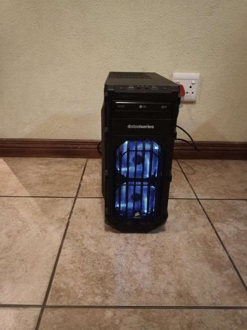 Corsair Gaming Desktop, Core i7 4770 16GB RAM, 2TB HDD, Nvidia Quadro 4GB GDDR5 Graphics, Wifi