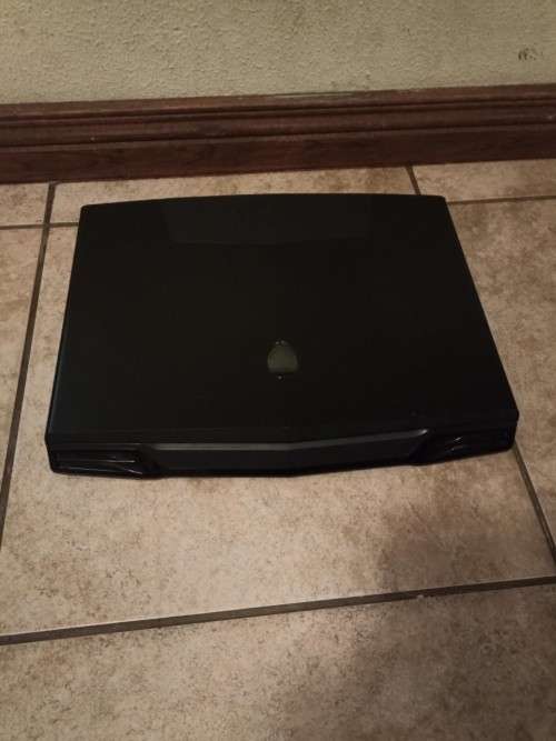 Dell Alienware M17x R2 Gaming Laptop - FOR REPAIRS OR PARTS