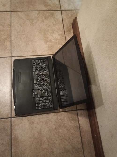 Dell Alienware M17x R2 Gaming Laptop - FOR REPAIRS OR PARTS
