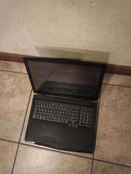 Dell Alienware M17x R2 Gaming Laptop - FOR REPAIRS OR PARTS
