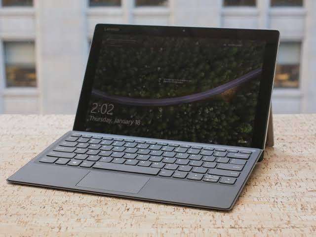 *2-in-1* Lenovo Miix 520 Touch Core i7 8550u, 256GB SSD, 8GB DDR4, Windows 11