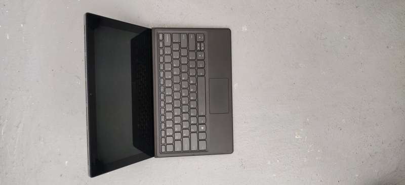 *2-in-1* Lenovo Miix 520 Touch Core i7 8550u, 256GB SSD, 8GB DDR4, Windows 11