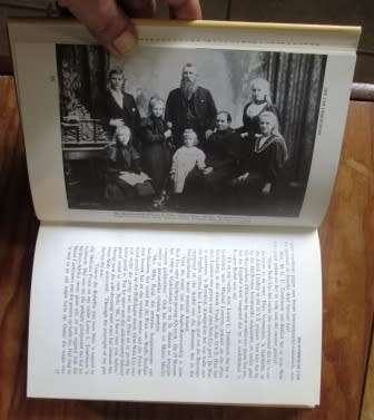 Die Uys Geskiedenis 1704-1974 - Ian S. Uys ( Signed copy)