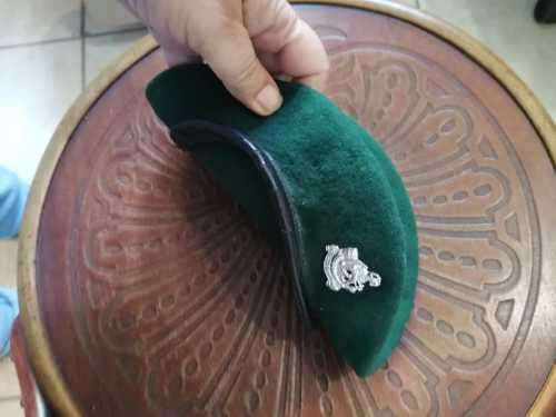 Rhodesian Light Infantry  ( RLI ) beret with badge.