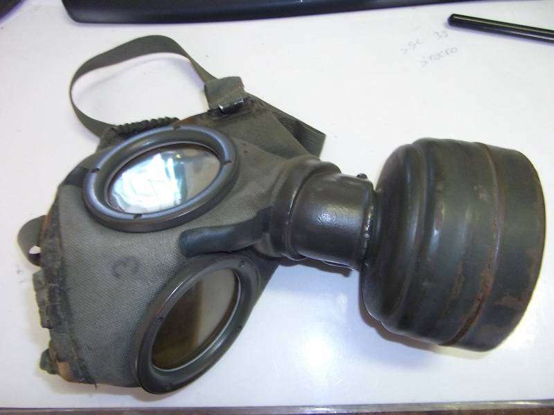 German WW2 Gasmask and Can