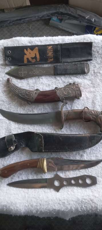 KNIFE COLLECTION