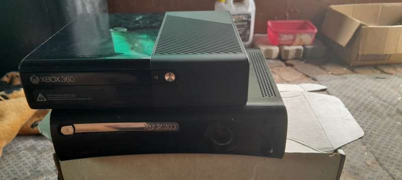 XBOX 360 X 2 CONSOLES