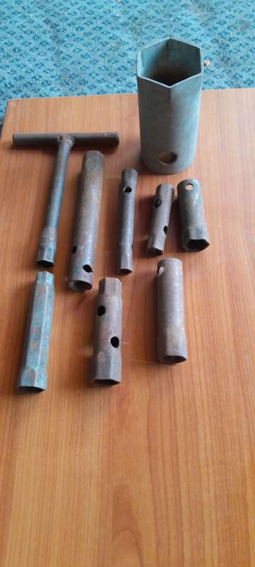 TUBE SOCKETS
