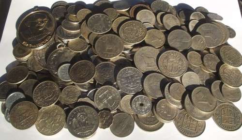 A BIG COLLECTION OF WORLD NICKEL COINS. A FEW HUNDRED. NO SILVER. BID IS FOR THE LOT.