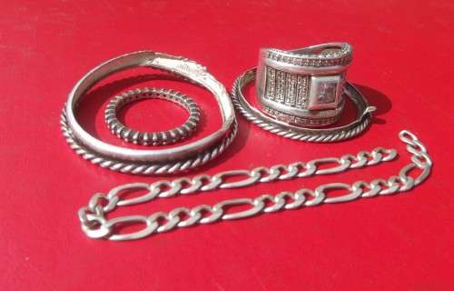 SCRAP STERLING SILVER JEWELRY - 25.83 GRAMS. BIG RING WEIGHT IS 10.51 GRAMS.